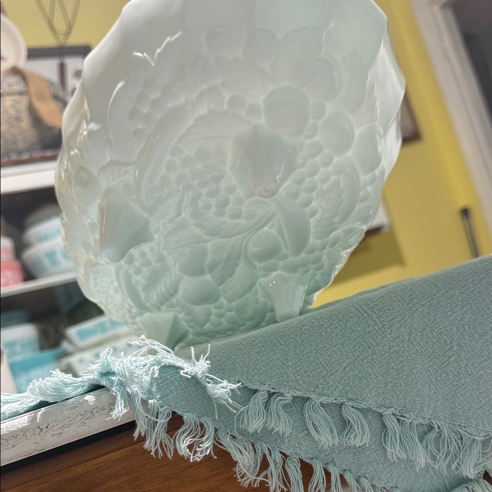 Flash sale🔥💥White Embossed Indiana milk glass fruit bowl footed harvest grape - Picture 12 of 12